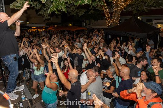 Straßenfest Schriesheim: Mega-Stimmung bei der T-Band im Weindorf am Montag