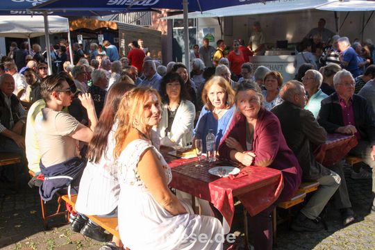 Die Fans von Sunny & The Jokebox im Weindorf