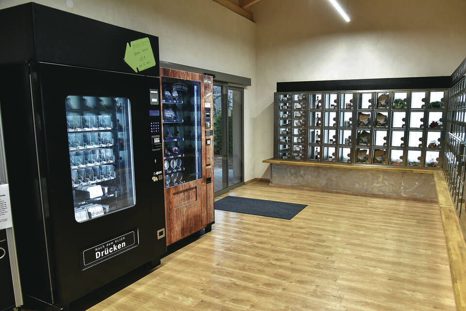 Auch der Automatenverkauf – hier im Weinheimer Brunnweg – kann nicht auf Strom zur Kühlung verzichten. Foto: Dorn